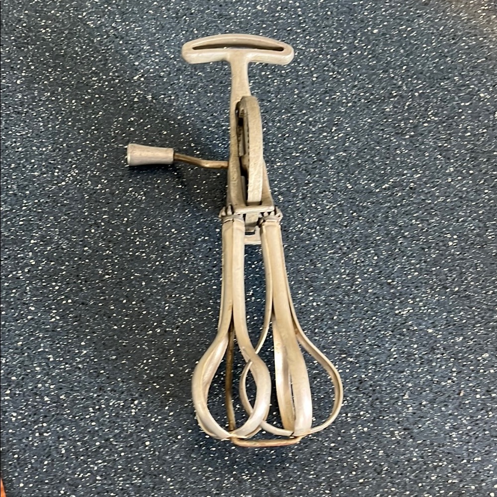 Vintage Handheld Egg Beater - Silver